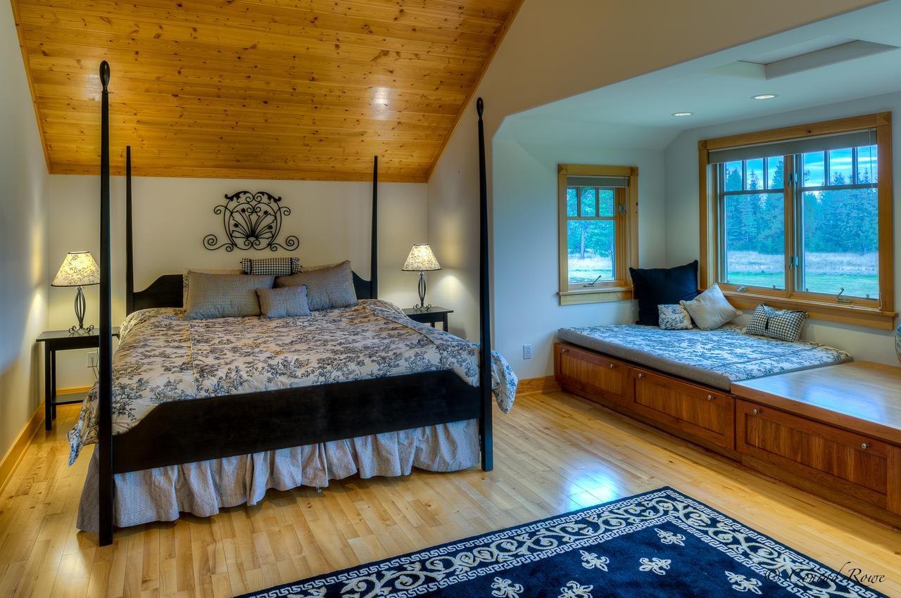 The Lodge At Trout Creek Bed And Breakfast ภายนอก รูปภาพ