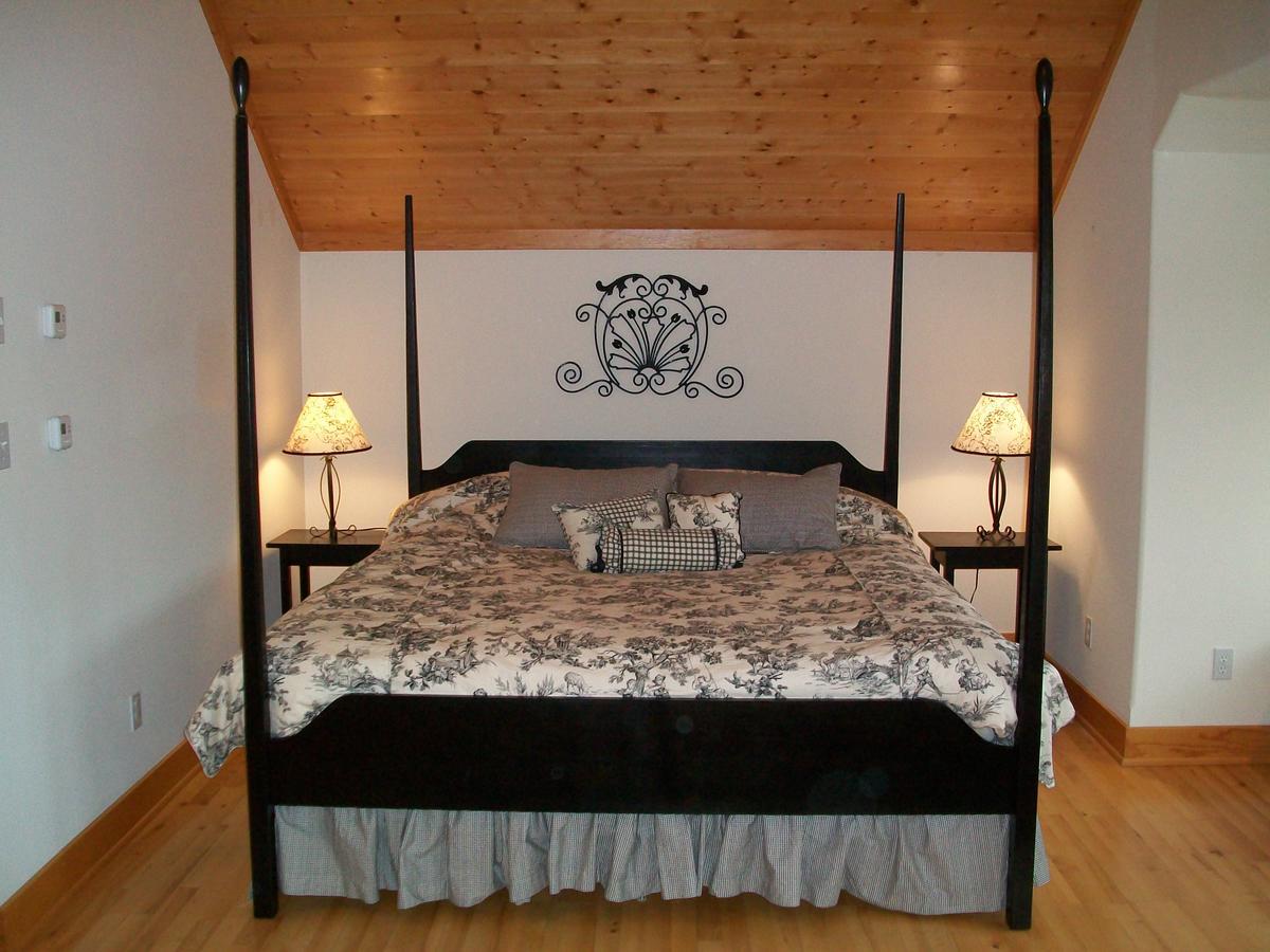 The Lodge At Trout Creek Bed And Breakfast ภายนอก รูปภาพ